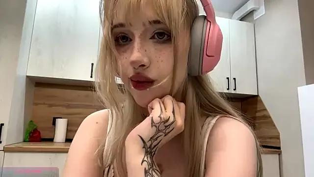 Milkmoriee from StripChat is Freechat