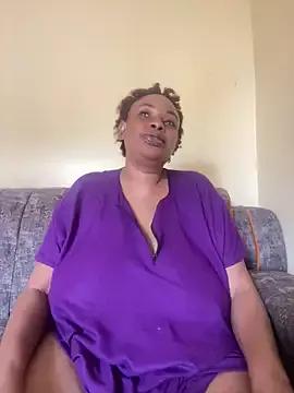 milky_mom from StripChat is Freechat