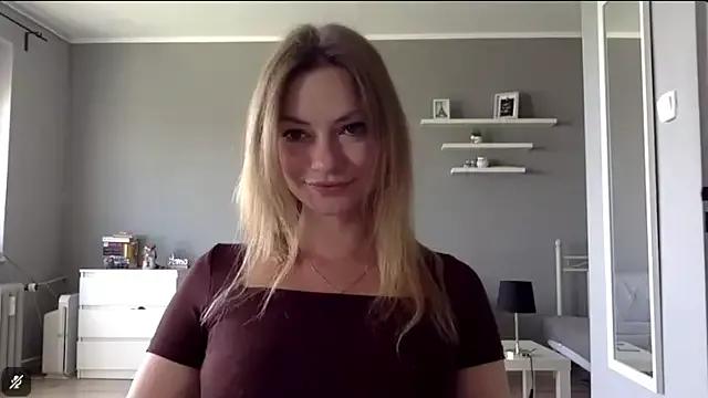 MillieShow from StripChat is Freechat
