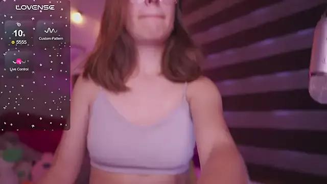 milly_kenner from StripChat is Freechat