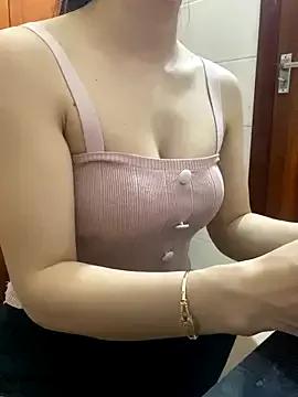 Mina2k from StripChat is Freechat