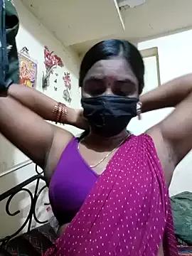 mini-queen from StripChat is Freechat