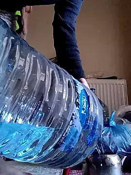 minikkiz from StripChat