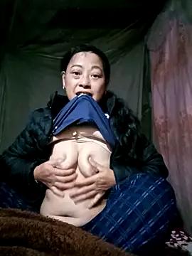 Minnakutew20 from StripChat is Freechat