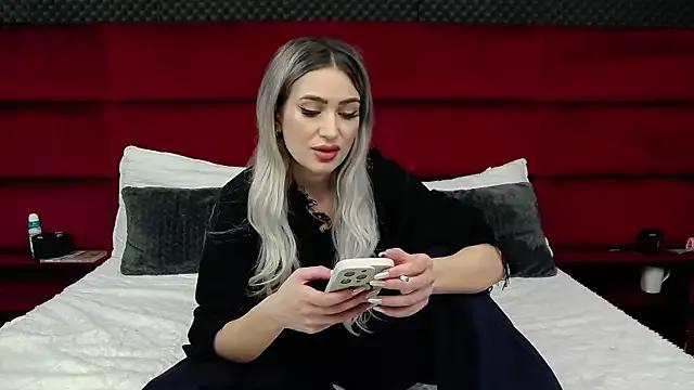 MinnieMe from StripChat is Freechat