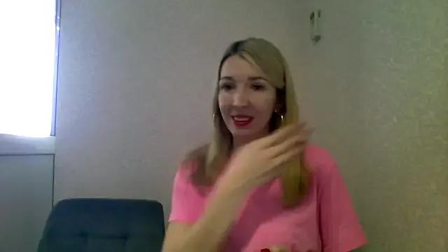 Miravexi from StripChat is Freechat