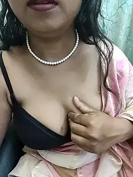 Miss-oly from StripChat is Freechat