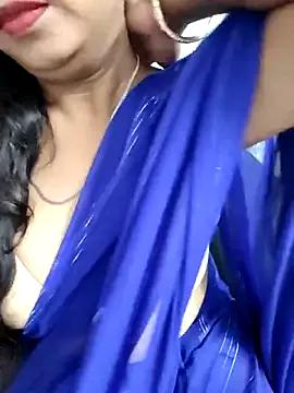 Miss-oly from StripChat is Freechat