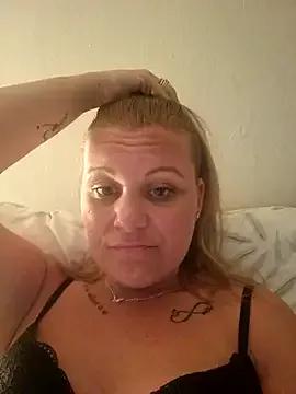 Miss-ShelbyXX from StripChat is Freechat