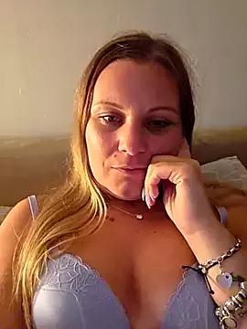 Miss-ShelbyXX from StripChat is Freechat