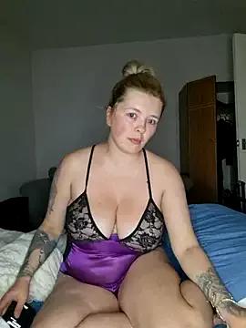 MissMiaxo from StripChat is Freechat