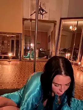 missninasparkle from StripChat is Freechat