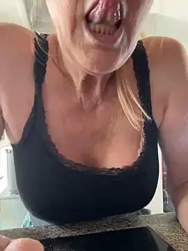 MissTaschaDivine from StripChat is Freechat