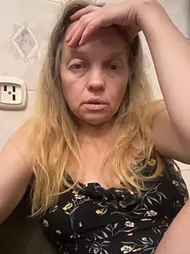 MIUNELLY from StripChat is Freechat