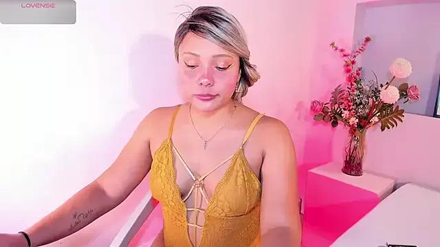 mollylogan1 from StripChat is Freechat