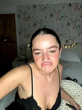 Mollyloverxo from StripChat is Freechat
