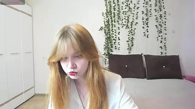 MollyMares from StripChat is Freechat