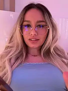 mollyxxx from StripChat is Freechat