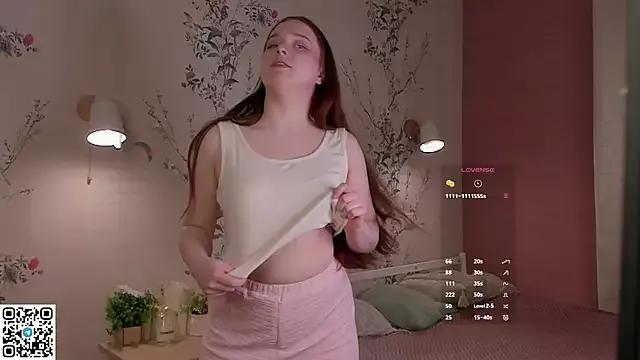 MonaAston from StripChat is Freechat