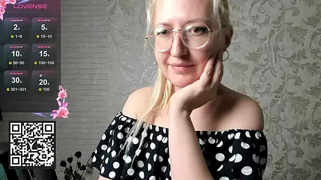 MorryganWoods from StripChat is Freechat