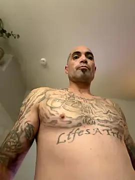 MrMrsfineasscouple from StripChat is Freechat