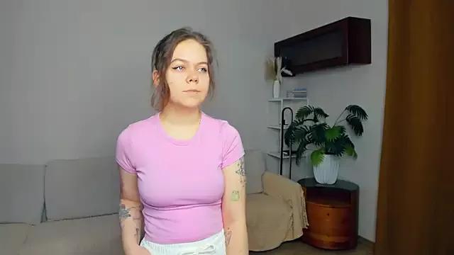NaidaPalos from StripChat is Freechat