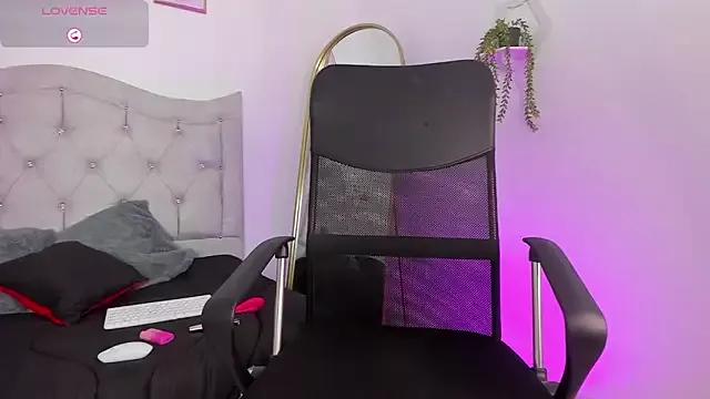 Naomi_Xx from StripChat is Freechat