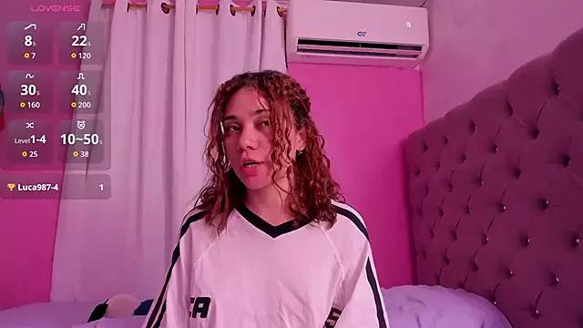 Natasha_Blaze1 from StripChat is Freechat