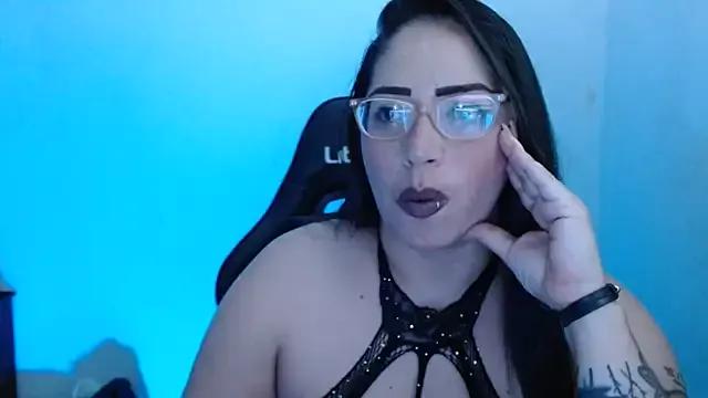 natashasmithe from StripChat is Freechat