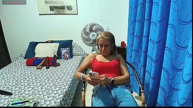 Naty_Stone from StripChat is Freechat