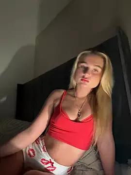 NaughtyXbrooke from StripChat is Freechat