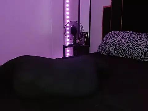 Photos of Nelli_Brickhouse from StripChat is Freechat