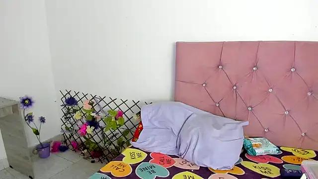 nicol_jone1 from StripChat is Freechat