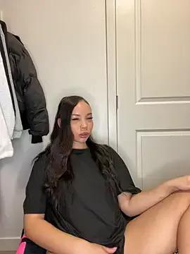 nikkiloveee from StripChat is Freechat