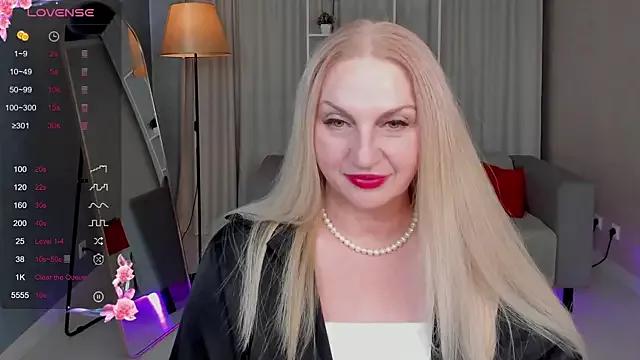 Nina_Devillle from StripChat is Freechat
