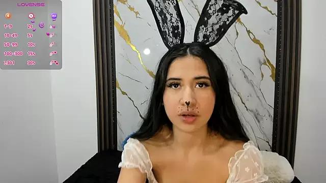 nina_vixen from StripChat is Freechat