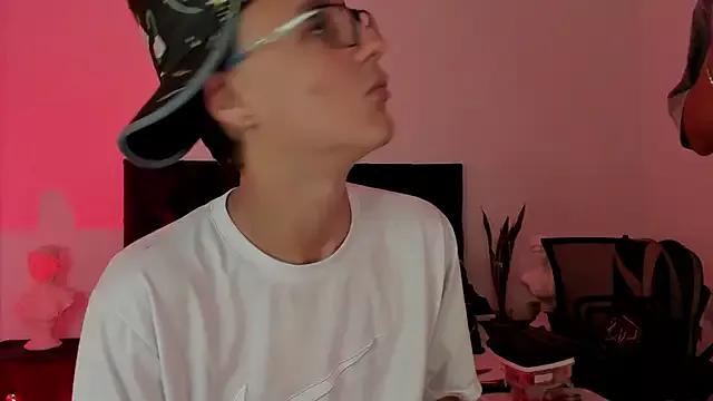 NoahLux from StripChat is Freechat