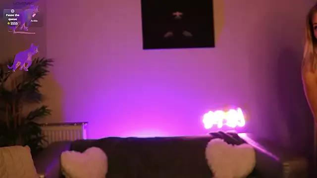 NovaHollisx from StripChat is Freechat