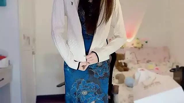 Onecutelittle from StripChat is Freechat