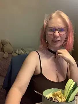 OnlyFoxDream from StripChat is Freechat