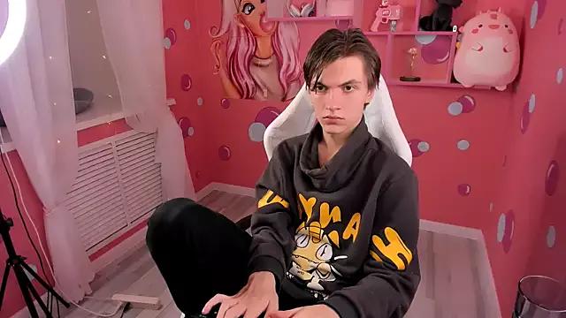 OttoWilliams from StripChat is Freechat