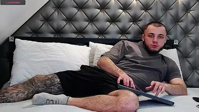 PaulGrow from StripChat is Freechat