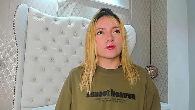 Paulina_darling from StripChat is Freechat