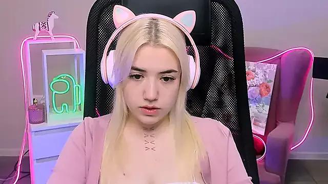 PeggyWood_ from StripChat is Freechat