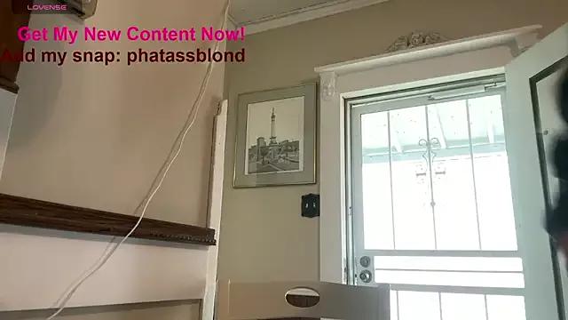 PhatAssBlond from StripChat is Freechat