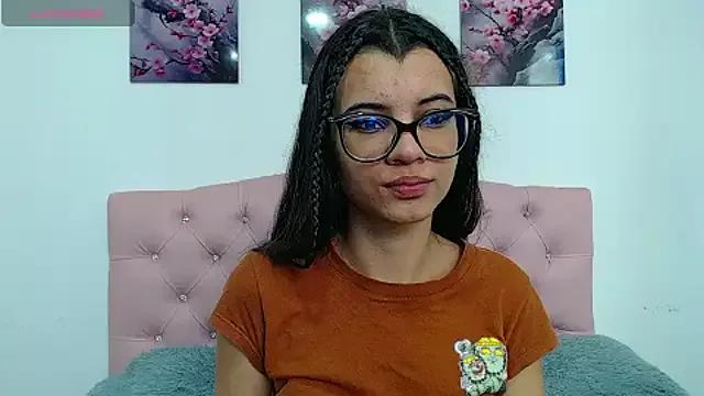 pinky_f00x from StripChat is Freechat