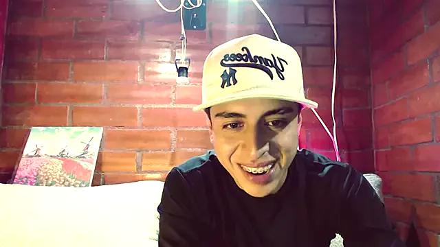 pipeynick from StripChat is Freechat