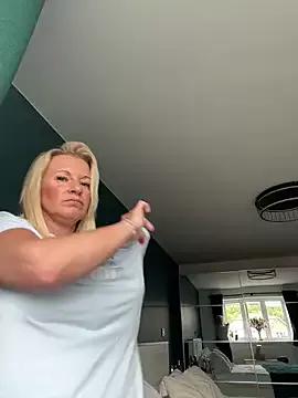 Princess-polly from StripChat is Freechat