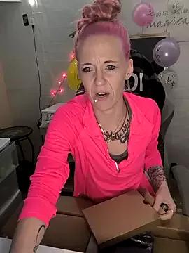 Purple2StayThnxx from StripChat is Freechat