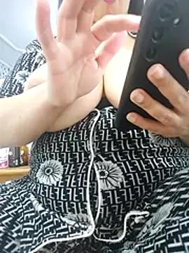 Queen_355 from StripChat is Freechat